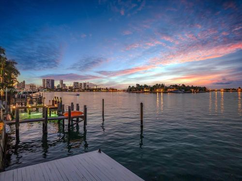 279 N Hibiscus Dr, Miami Beach, FL, 33139-5121 | Card Image