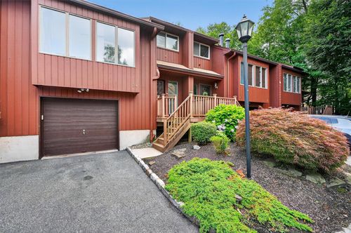 24 Braemar Ct, New City, NY, 10956-3043 | Card Image