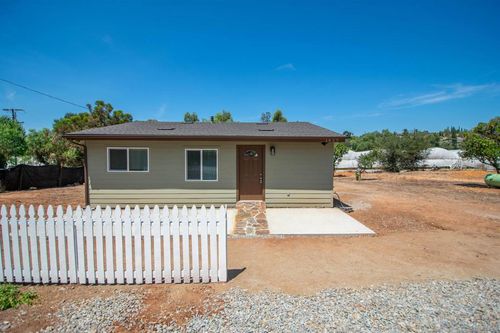 1927 Victory Dr, Vista, CA, 92084-7821 | Card Image