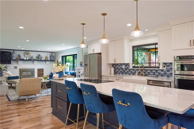 Kitchen to Family Room | Image 13