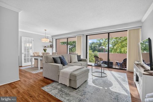 302-4141 N Henderson Rd, ARLINGTON, VA, 22203-2456 | Card Image