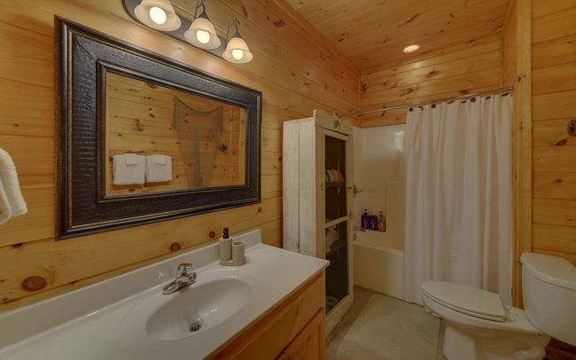 890 Mountain Lake Cir, Home with 3 bedrooms, 3 bathrooms and null parking in Blue Ridge GA | Image 6