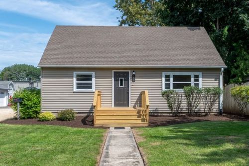539 Central Ave, Genoa, IL, 60135-1301 | Card Image
