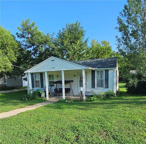 106 W Cedar St, Waverly, MO, 64096-8172 | Card Image