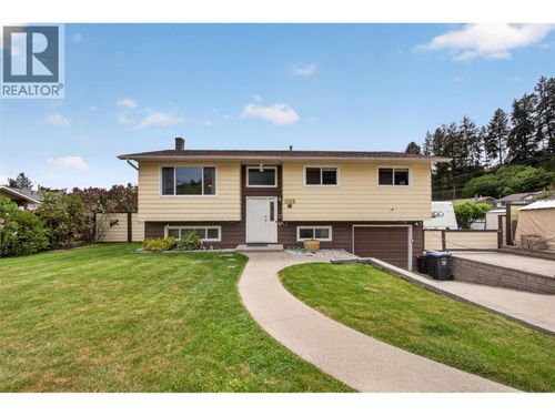 3163 Mccoy Rd, West Kelowna, BC, V4T1A8 | Card Image