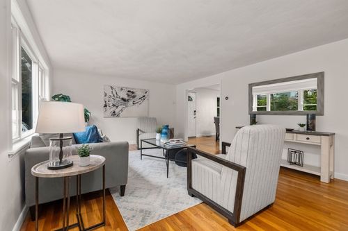 1-39-37 Thurston Rd, Newton, MA, 02464-1242 | Card Image