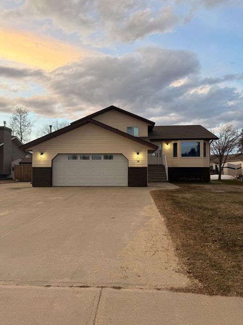 38 Park Dr, Whitecourt, AB, T7S1S3 | Card Image