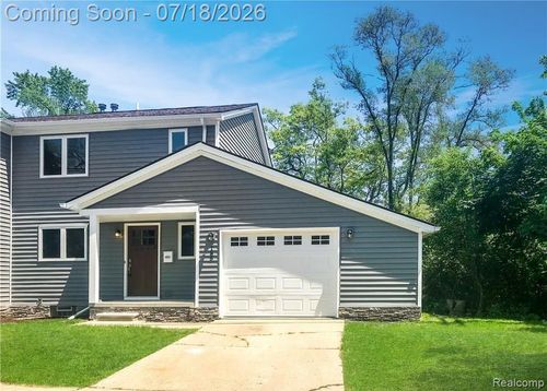 185 Fraser St, Rochester, MI, 48307-2632 | Card Image