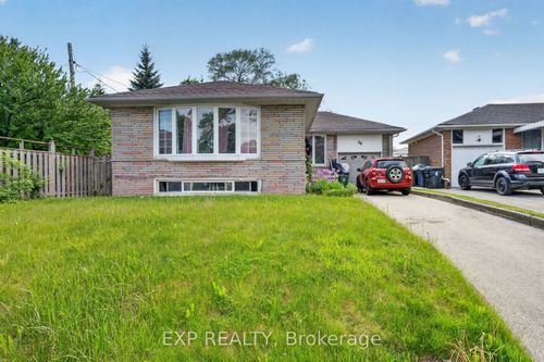 64 Bridesburg Dr, Etobicoke, ON, M9R2K8 | Card Image