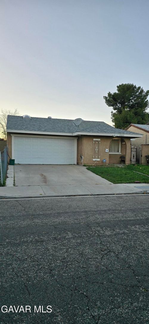 37633 E 29th Street, Palmdale, CA, 93550 | Card Image