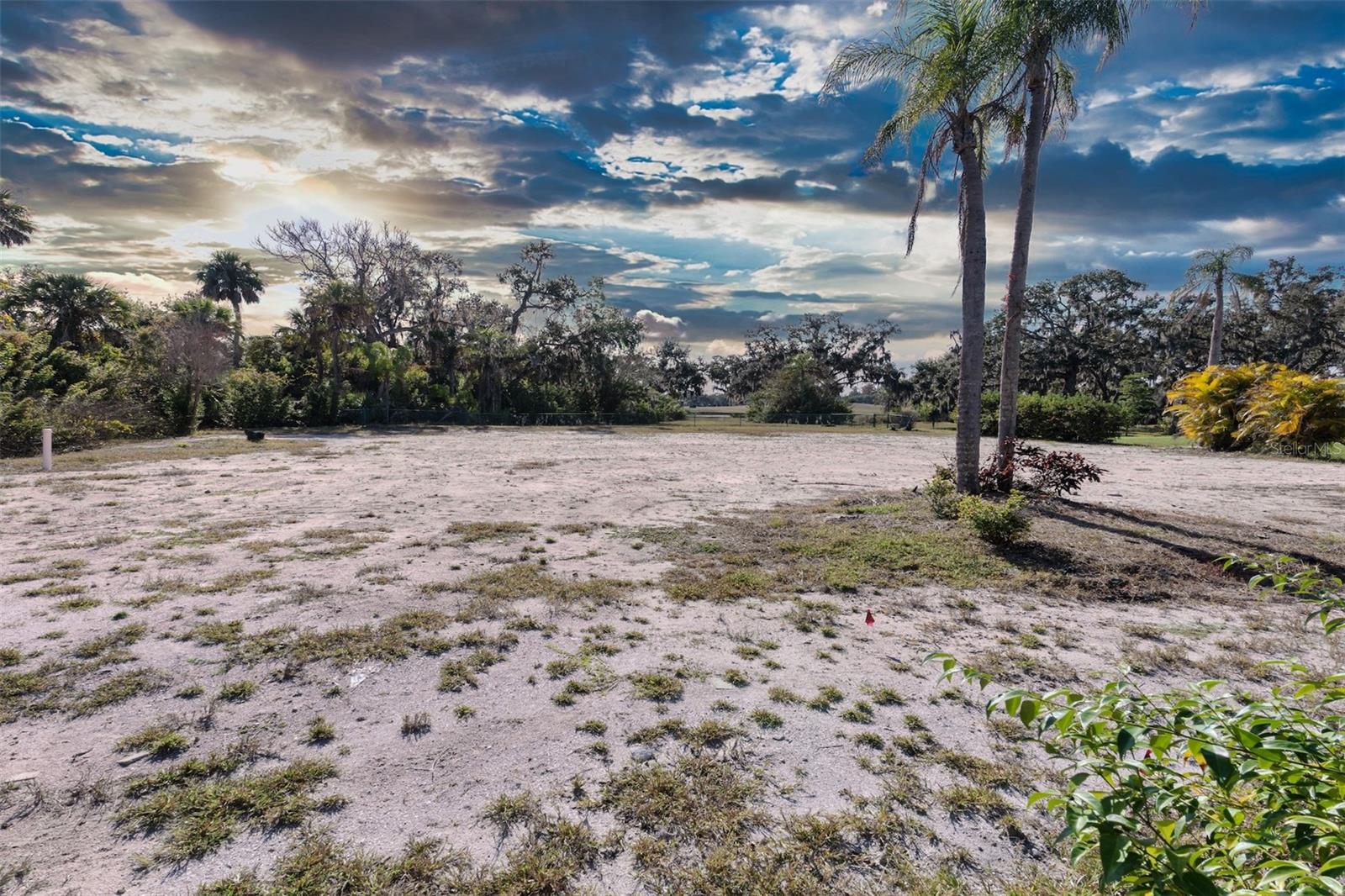 Land in PARRISH