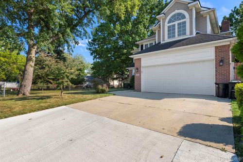 301 Riverside Dr, Wyandotte, MI, 48192-2427 | Card Image