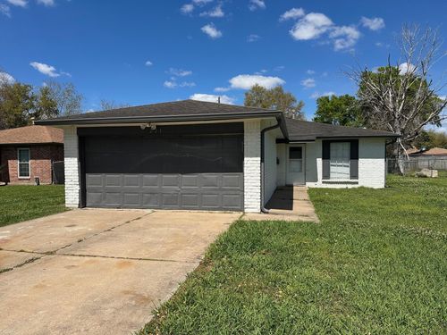 221 Austin St, Angleton, TX, 77515-4101 | Card Image