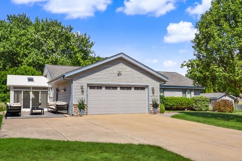 W236N7179 Meadow Ln, Sussex, WI, 53089-2739 | Card Image