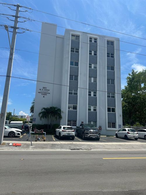 apt-408-320 Ne 12th Ave, Hallandale Beach, FL, 33009-4506 | Card Image