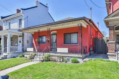 175 Victoria Ave N, House other with 3 bedrooms, 1 bathrooms and 2 parking in Hamilton ON | Image 3