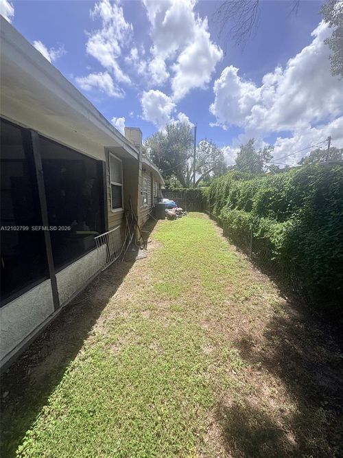 922 Valmar St, Brandon, FL, 33511-6510 | Card Image