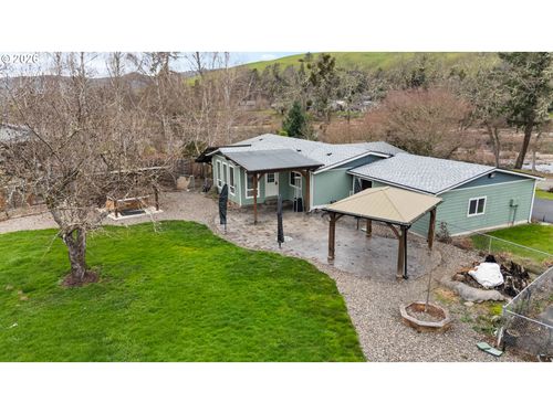 2373 Wild River Dr, Roseburg, OR, 97470-7716 | Card Image