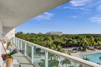 519 - 100 Bayview Dr, Condo with 2 bedrooms, 2 bathrooms and null parking in Sunny Isles Beach FL | Image 3