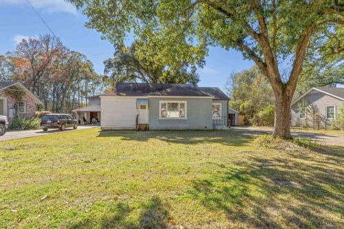 206 Pine St, Denham Springs, LA, 70726-2914 | Card Image