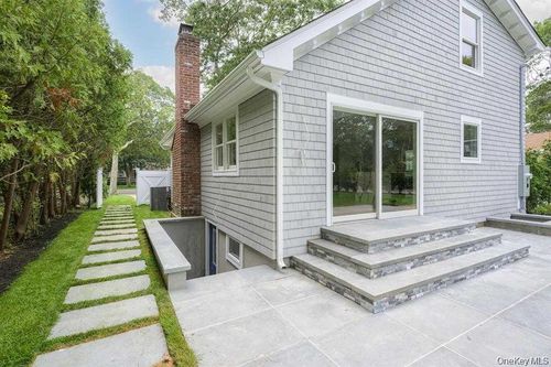 1 Lynnwood Ct, Hampton Bays, NY, 11946-2808 | Card Image