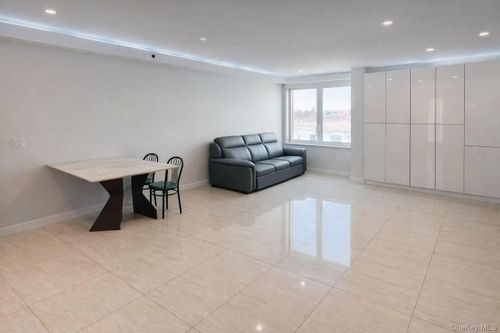 401n-15816 79th Avenue, New York, NY, 11366 | Card Image