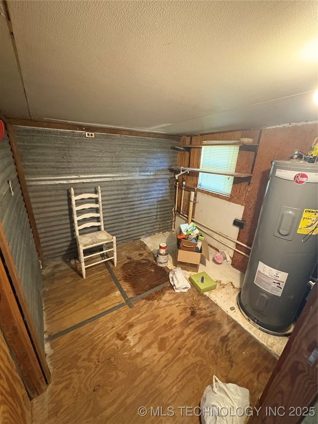 Utility and wash room | Image 15