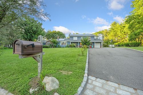 8 Caramel Ct, Commack, NY, 11725-1007 | Card Image