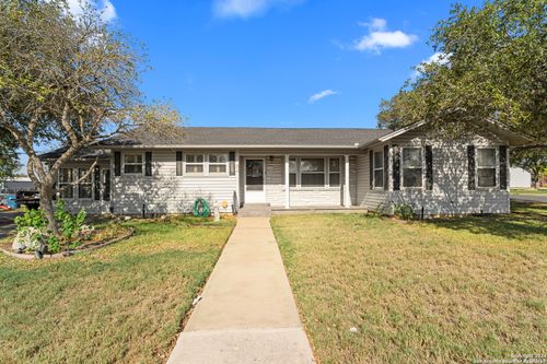 311 Schneider St, Poth, TX, 78147-1104 | Card Image