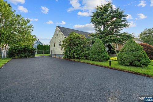 343 Delawanna Ave, Clifton, NJ, 07014-1342 | Card Image