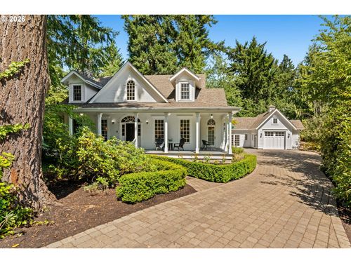 3535 Agate St, Eugene, OR, 97405-5840 | Card Image