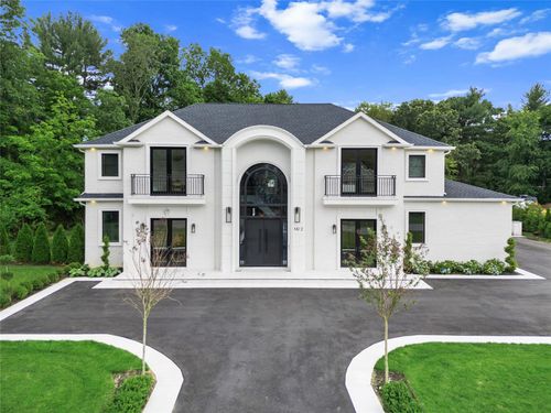 2 Maple Way, Woodbury, NY, 11797-3403 | Card Image