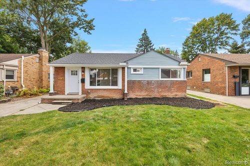 2038 Detroit St, Dearborn, MI, 48124-4152 | Card Image