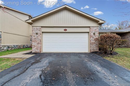 29455 Sylvan Ln, Farmington Hills, MI, 48334-4071 | Card Image