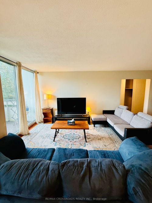 202-20 Edgecliff Golfway, North York, ON, M3C3A4 | Card Image