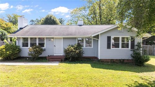 5615 Plantation Dr, Winston Salem, NC, 27105-1415 | Card Image