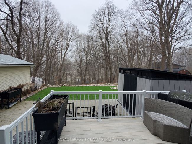 385 Front St, House other with 2 bedrooms, 3 bathrooms and 4 parking in Port Stanley ON | Image 15