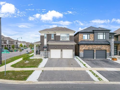 1 Boothill Dr, Brampton, ON, L7A5E5 | Card Image