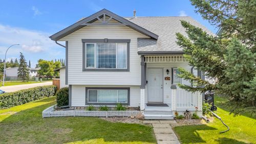 2029 Minto Street, Penhold, AB, T0M1R0 | Card Image