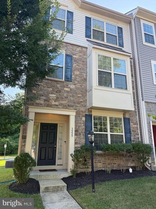 3999 Bradys Hill Rd, TRIANGLE, VA, 22172-1272 | Card Image