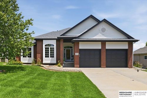 123 Castle Pine Dr, Papillion, NE, 68133-3373 | Card Image