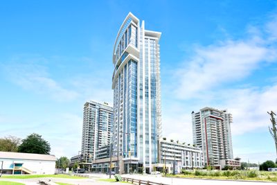 2405 - 1500 Fern St, Condo with 3 bedrooms, 3 bathrooms and 2 parking in North Vancouver BC | Image 3