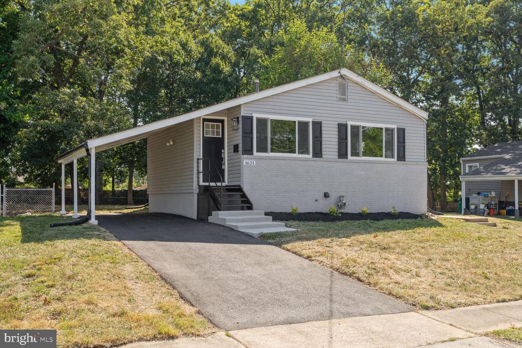 Fenwood Ave, Oxon Hill, MD 20745