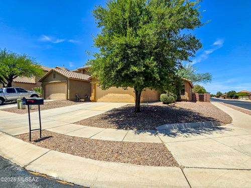 744 W Cholla Crest Dr, Green Valley, AZ, 85614-5252 | Card Image
