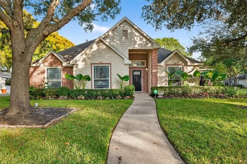 9102 S Pass Ln, Houston, TX, 77064-7050 | Card Image
