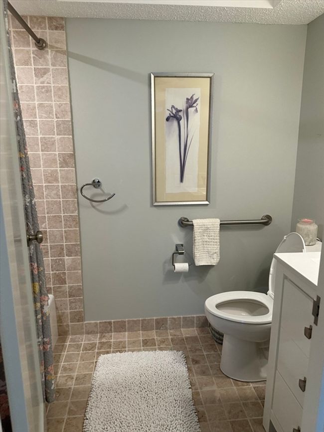 APT-2P - 406 Paradise Rd, Condo with 2 bedrooms, 2 bathrooms and 2 parking in Swampscott MA | Image 12