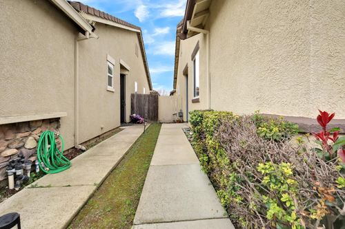 7418 Sun Reign Ln, Sacramento, CA, 95823-6737 | Card Image