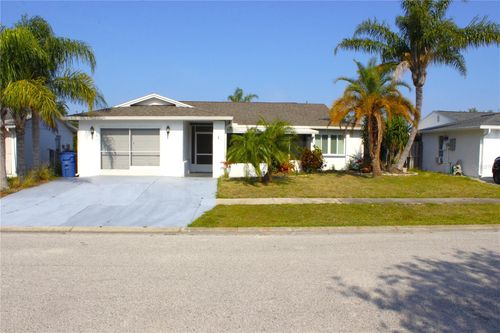 2211 Harrison Dr, HOLIDAY, FL, 34691-3388 | Card Image