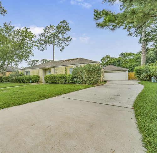 8343 Waynemer Way, Houston, TX, 77040-1530 | Card Image