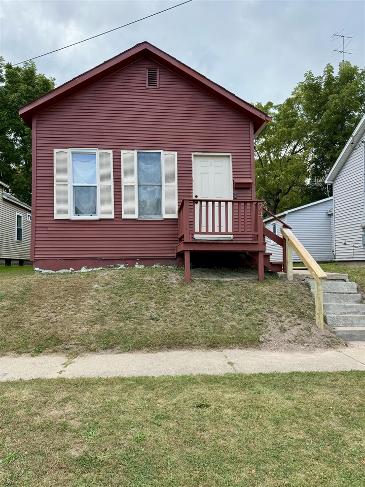 Hancock St, Manistee, MI 49660